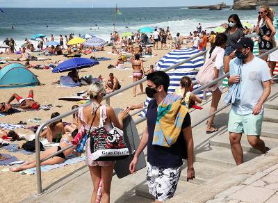 Москвичам напомнили о риске заразиться коронавирусом на пляжах
