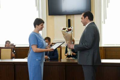 Губернатор Смоленской области наградил выдающихся медиков региона