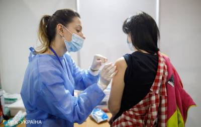 В Украине новый рекорд привитых от коронавируса за сутки