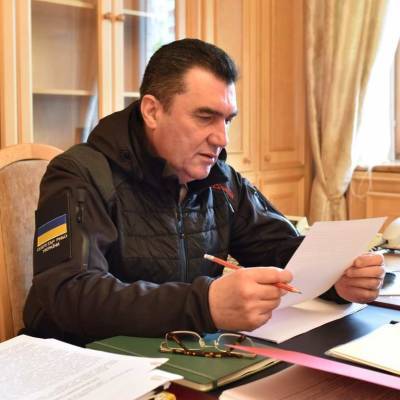Глава СНБО Украины Алексей Данилов заявил, что в Донбассе идет «война с Россией»
