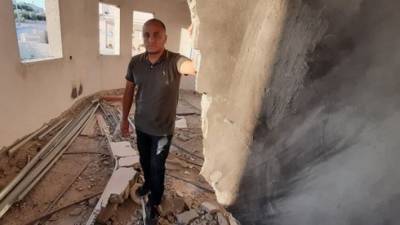 Второе покушение за месяц: неизвестные взорвали фугас в доме журналиста Ynet