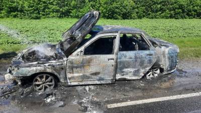 ВАЗ сгорел на трассе в Липецкой области
