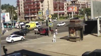 Семь человек пострадали при столкновении автобуса и маршрутки в Петербурге