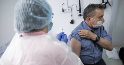 Инфекционист рассказал, почему можно заболеть коронавирусом после вакцинации
