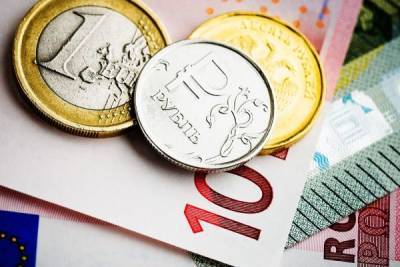 Евро упал ниже 86 рублей впервые с августа 2020 года