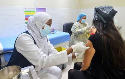 Жителям Кувейта запретили выезжать из страны без полной вакцинации от коронавируса