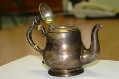 Белгородские таможенники нашли в вещах украинца коллекционный чайник