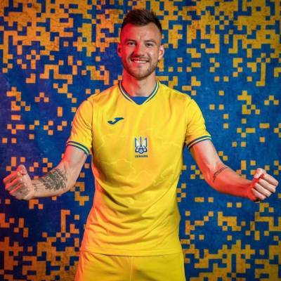 Капитан сборной Украины Ярмоленко потроллил акцию Роналду и Погба против Coca-Cola и Heineken