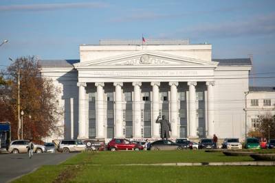 Мэрии Екатеринбурга согласовала проведение выпускного УрФУ в условиях пандемии ковида