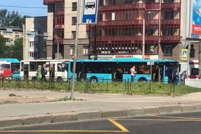 Фактом столкновения маршрутки и автобуса на Ленинском проспекте заинтересовалась прокуратура
