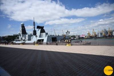 Два военных корабля ВМС НАТО, в пятницу, 18 июня, вошли в морской порт Одессы