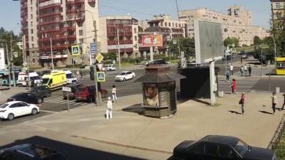 Без тормозов: момент столкновения маршрутки и автобуса в Петербурге — видео
