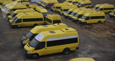 Акция в Тбилиси: водители желтых маршруток требуют их в собственность