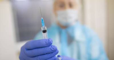 Роспотребнадзор допустил обязательное введение вакцинации от коронавируса в некоторых регионах