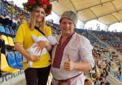 С детства за Украину. Сборную на матче Евро-2020 поддерживал болельщик, которому едва исполнился месяц