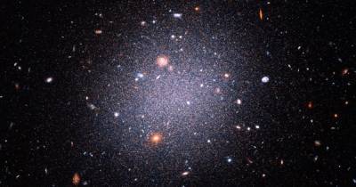 Светлое пятно во Вселенной. Ученые обнаружили галактику почти без темной материи - focus.ua