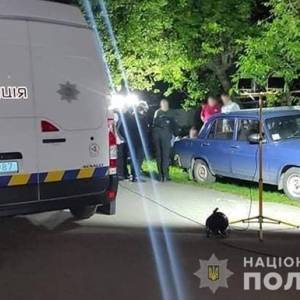 В Черкасской области в багажнике авто нашли труп и деньги. Фотофакт