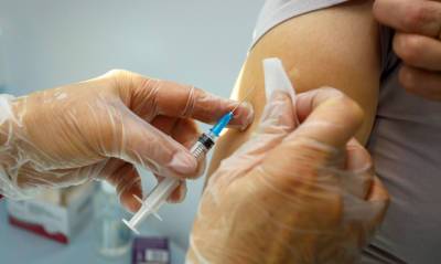 В Тульской области ввели обязательную вакцинацию от коронавируса для групп риска