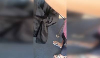 Сочинский горгаз в разгар пандемии выдает посетителям в шортах многоразовые штаны