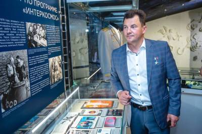 Роман Романенко принял участие в открытии выставки, посвящённой космонавту Алексею Губареву