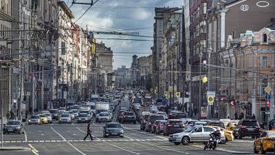 Движение транспорта перекроют на Тверской улице с 18 июня из-за замены асфальта