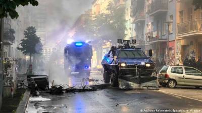 В Берлине произошли новые ожесточенные столкновения полиции со сквоттерами