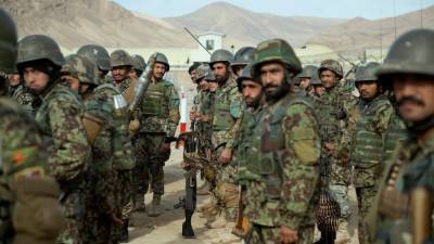До 300 афганских силовиков сдались талибам