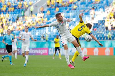 Швеция благодаря голу с пенальти обыграла Словакию
