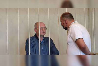 Петербургского депутата Резника отправили под домашний арест