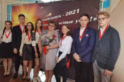 В Донецке 267 выпускников школ получили золотые медали