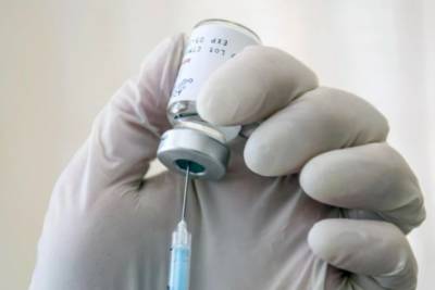 В Украине к концу лета планируют делать 220 тысяч прививок от коронавируса в сутки