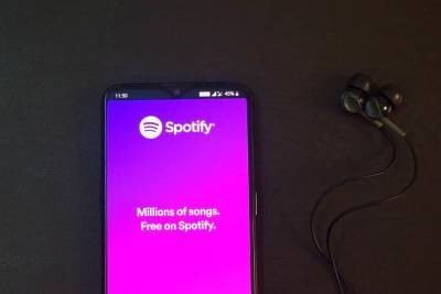 Spotify приобрел стартап, упрощающий поиск подкастов в приложении и мира
