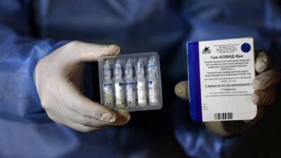 Число вакцинированных петербуржцев увеличилось с марта на 8%