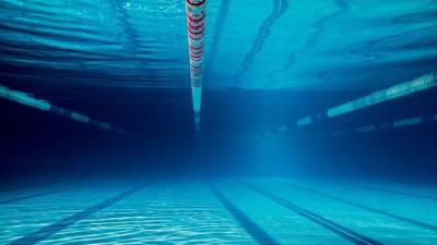Момент гибели 26-летнего мужчины в бассейне столичного фитнес-клуба попал на видео