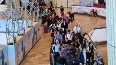Огромные очереди в аэропорту Бен-Гурион: пассажиров отпускали без анализа на коронавирус