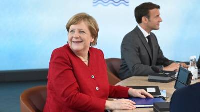 Меркель: Евросоюз должен поддерживать «сложный» диалог с Россией
