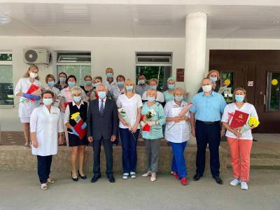В Смоленской области единороссы поздравили медиков с праздником