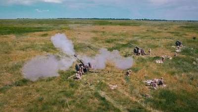 Восточный ОТО провел боевые стрельбы артиллеристов под Харьковом и Мариуполем (видео)