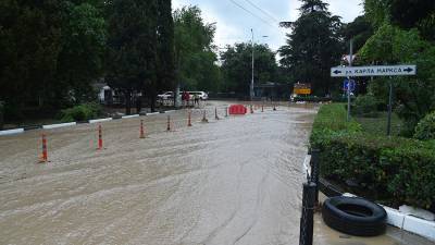 Власти Ялты разрешили въезд в город после наводнения