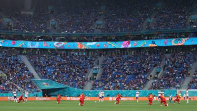 Фанаты освистали игроков Англии и Шотландии, преклонивших колено в поддержку BLM