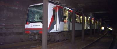 В метро Гамбурга поезд въехал в буровую штангу, три человека пострадали