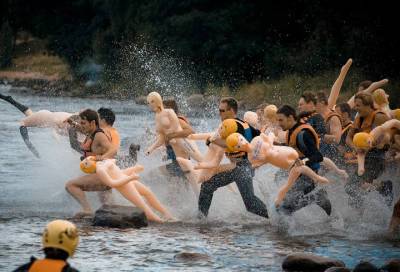 В Приозерском районе Ленобласти пройдёт заплыв на надувных женщинах