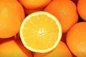 Ценителям цитрусовых: как очистить апельсин без потери капли сока