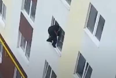 В Ковеле вор пытался залезть в окно на 4 этаже - сорвался, но выжил и даже сбежал