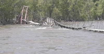 Турист выживал посреди реки после столкновения с мостом на Камчатке