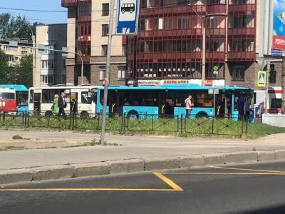 Число пострадавших в ДТП с автобусами в Петербурге выросло до семи