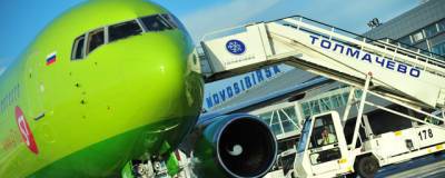 Командир лайнера, который задел крылом мачту освещения в аэропорту Новосибирска, отстранён от полётов