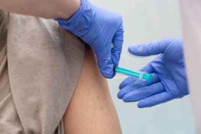 Кому запрещено делать прививку от коронавируса при обязательной вакцинации