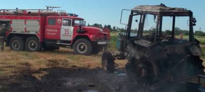 Трактор вспыхнул на полях Карелии (ФОТО)