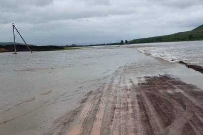 Паводок разрушил мост и отрезал от райцентра села в Забайкалье